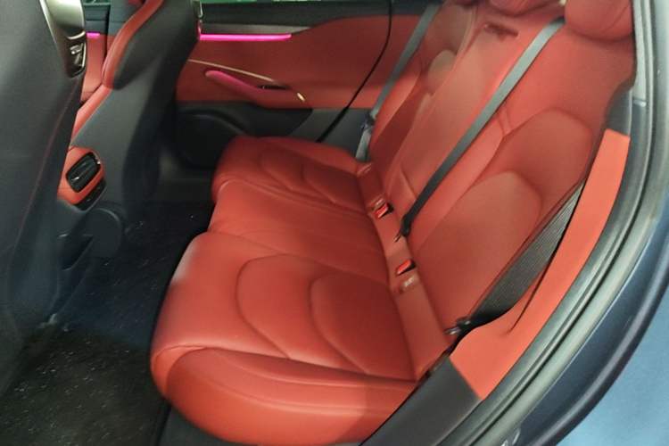 Used Xiaomi Auto SU7 2024 Rear-Drive Long-Range Intelligent Driving Version Left Rear Seat