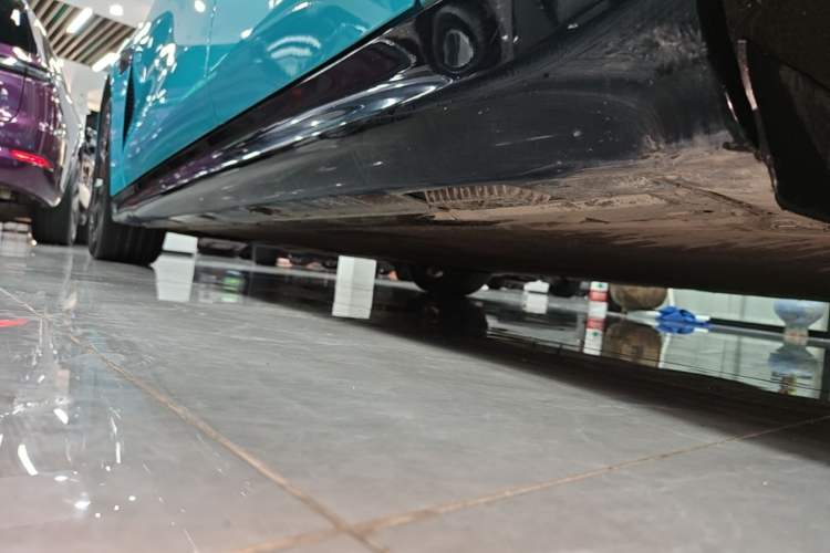 Used Xiaomi Auto SU7 2024 Rear-Drive Ultra-Long Range Advanced Pro-Level Intelligent Driving Version Left Side Sill