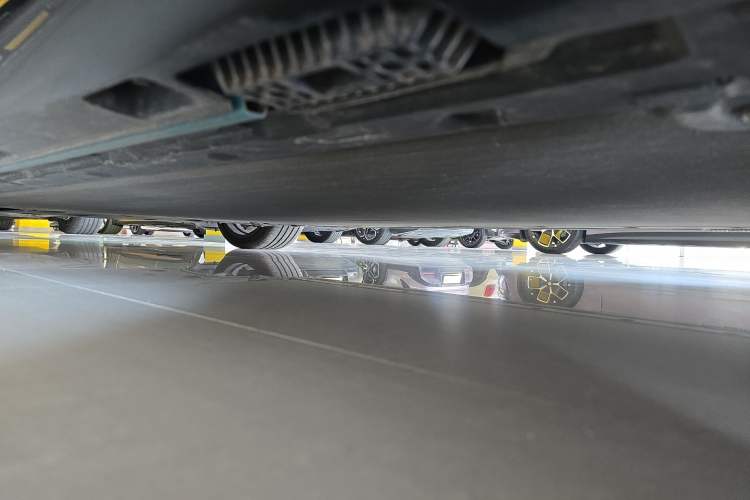 Used Xiaomi Auto SU7 2024 Four-Wheel Drive Ultra-Long Range Advanced Intelligent Driving Max Edition Left Side Sill