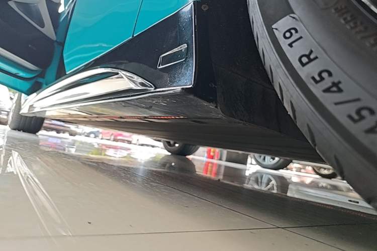 Used Xiaomi Auto SU7 2024 Rear-Drive Standard Founder Edition Left Side Sill