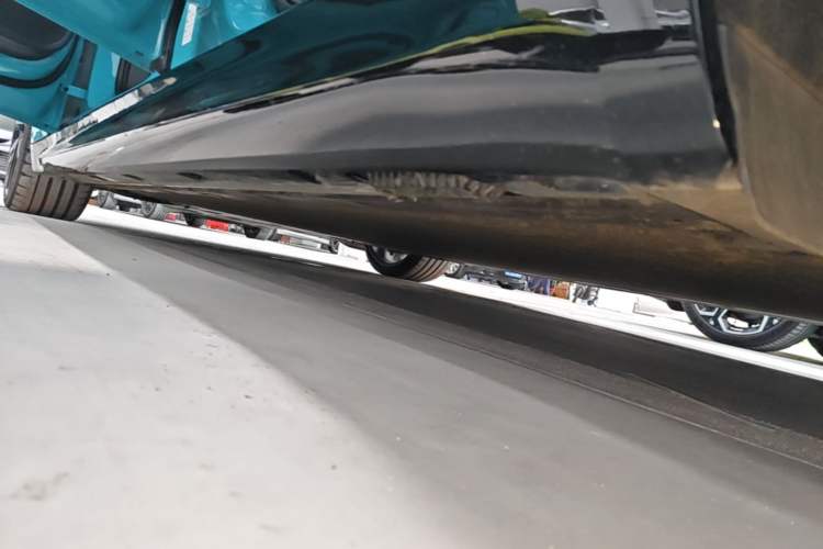 Used Xiaomi Auto SU7 2024 Four-Wheel Drive Ultra-Long Range Advanced Intelligent Driving Max Edition Left Side Sill