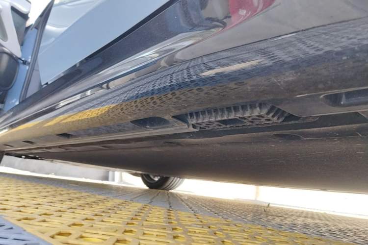 Used Xiaomi Auto SU7 2024 Four-Wheel Drive Ultra-Long Range Advanced Intelligent Driving Max Edition Left Side Sill
