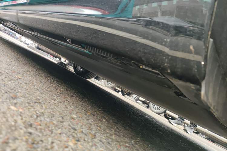 Used Xiaomi Auto SU7 2024 Rear-Drive Ultra-Long Range Advanced Pro-Level Intelligent Driving Version Left Side Sill