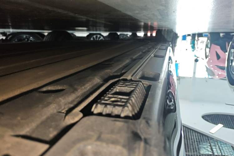 Used Xiaomi Auto SU7 2024 Rear-Drive Long-Range Intelligent Driving Version Left Side Sill