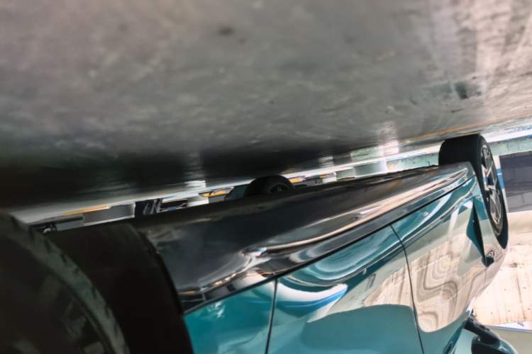 Used Xiaomi Auto SU7 2024 Rear-Drive Long-Range Intelligent Driving Version Left Side Sill