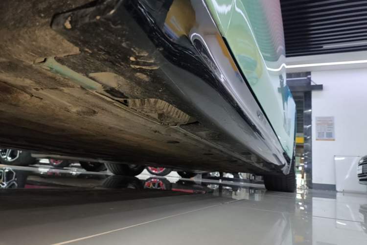 Used Xiaomi Auto SU7 2024 Rear-Drive Ultra-Long Range Advanced Pro-Level Intelligent Driving Version Left Side Sill