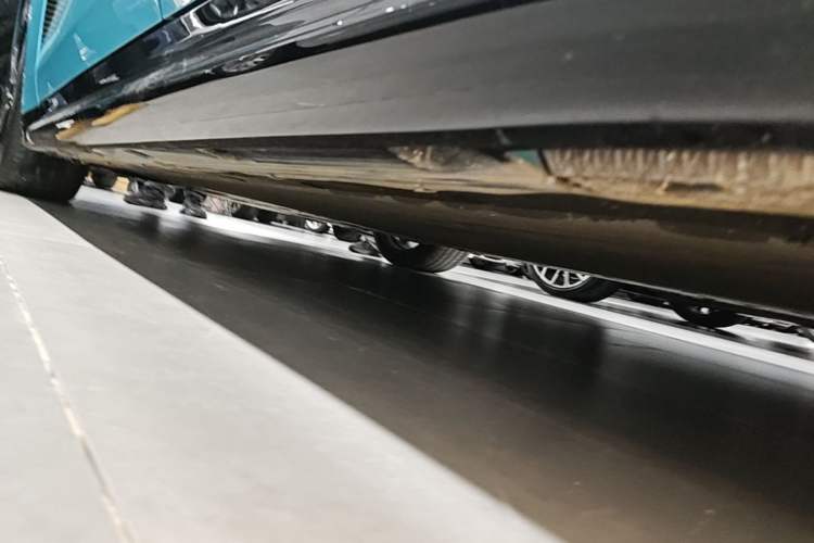 Used Xiaomi Auto SU7 2024 Four-Wheel Drive Ultra-Long Range Advanced Intelligent Driving Max Edition Left Side Sill