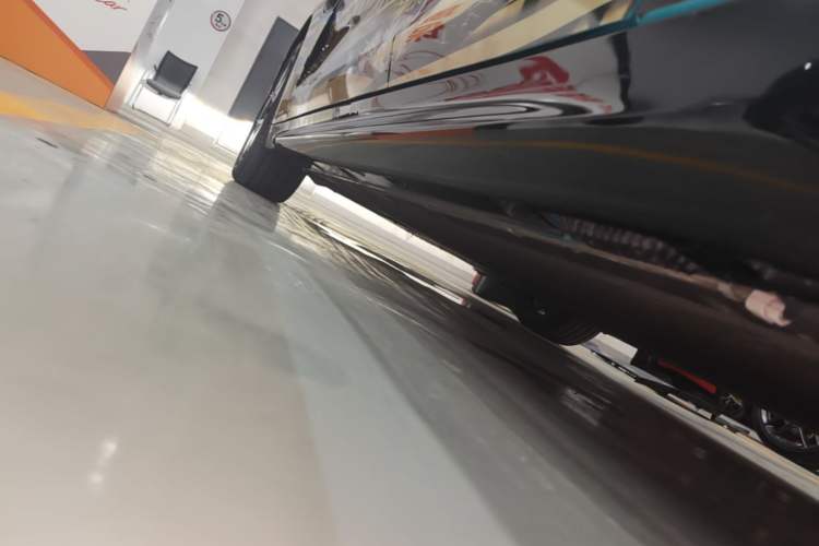 Used Xiaomi Auto SU7 2024 Four-Wheel Drive Ultra-Long Range Advanced Intelligent Driving Max Edition Left Side Sill