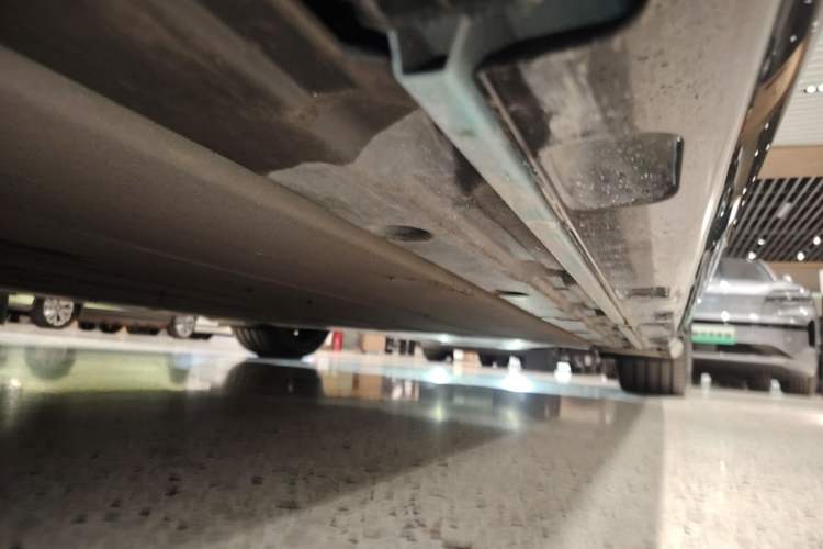 Used Xiaomi Auto SU7 2024 Rear-Drive Long-Range Intelligent Driving Version Left Side Sill