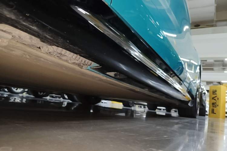 Used Xiaomi Auto SU7 2024 Rear-Drive Ultra-Long Range Advanced Pro-Level Intelligent Driving Version Left Side Sill