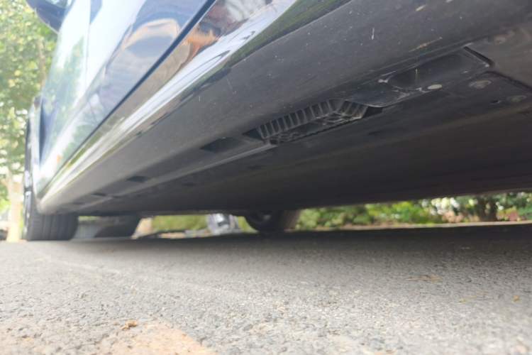 Used Xiaomi Auto SU7 2024 Rear-Drive Long-Range Intelligent Driving Version Left Side Sill
