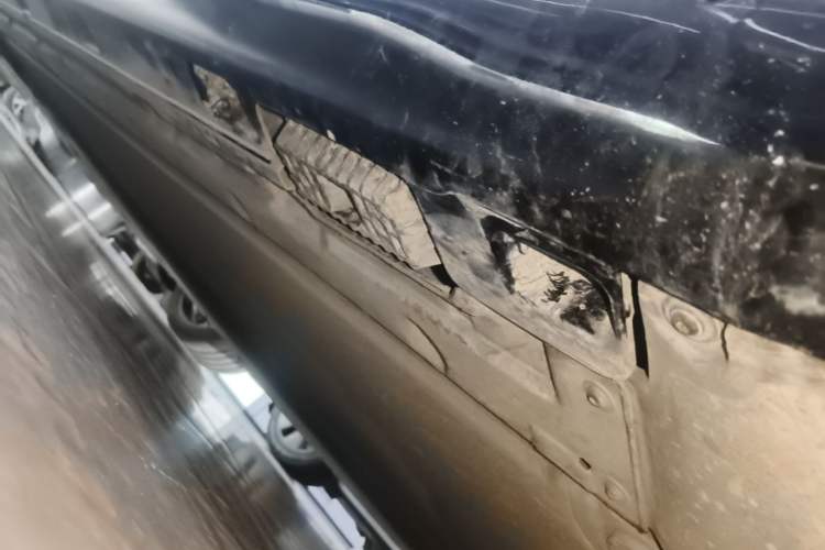Used Xiaomi Auto SU7 2024 Four-Wheel Drive Ultra-Long Range Advanced Intelligent Driving Max Edition Left Side Sill