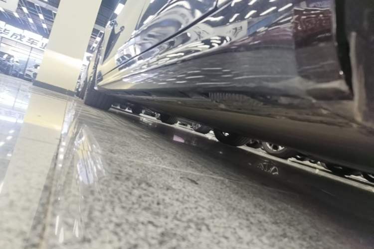 Used Xiaomi Auto SU7 2024 Rear-Drive Ultra-Long Range Advanced Pro-Level Intelligent Driving Version Left Side Sill