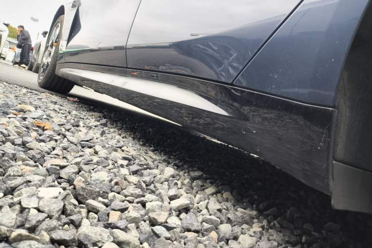 Used Xiaomi Auto SU7 2024 Rear-Drive Standard Founder Edition Left Side Sill