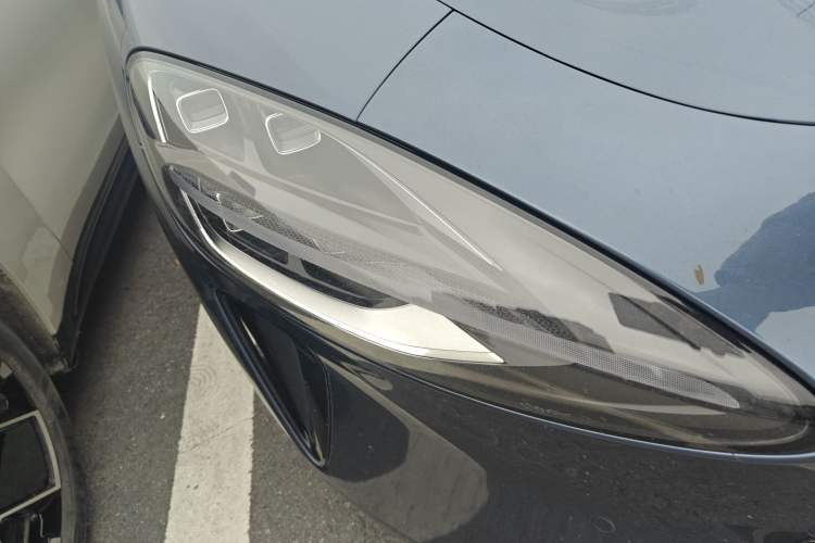Used Xiaomi Auto SU7 2024 Four-Wheel Drive Ultra-Long Range Advanced Intelligent Driving Max Edition Right Front Headlight