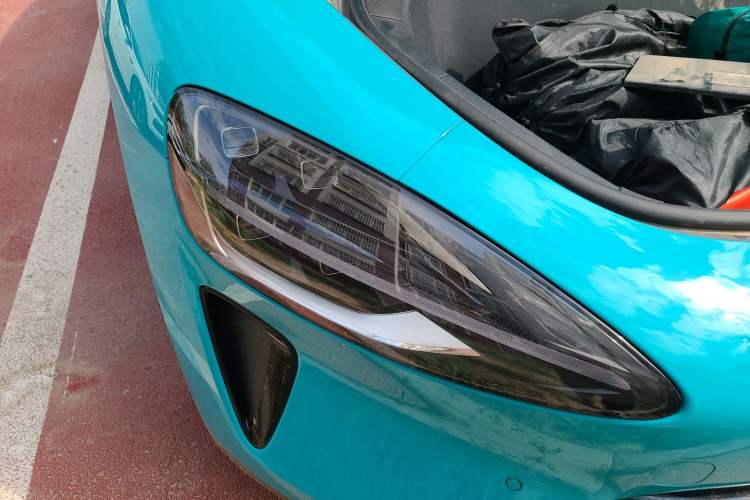 Used Xiaomi Auto SU7 2024 Rear-Drive Ultra-Long Range Advanced Pro-Level Intelligent Driving Version Right Front Headlight