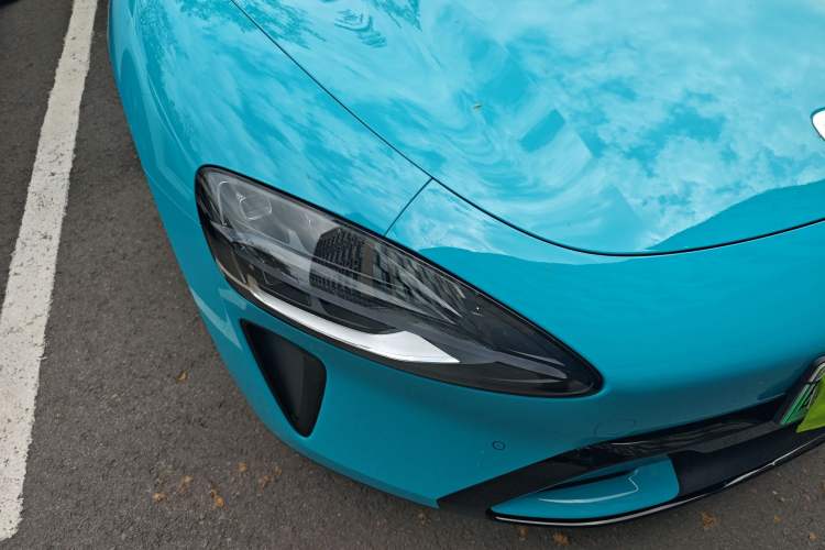 Used Xiaomi Auto SU7 2024 Rear-Drive Ultra-Long Range Advanced Pro-Level Intelligent Driving Version Right Front Headlight