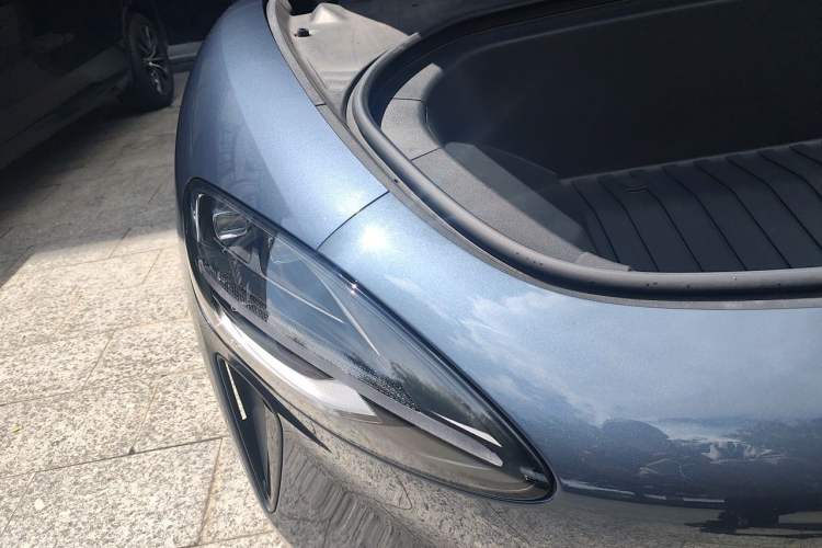 Used Xiaomi Auto SU7 2024 Four-Wheel Drive Ultra-Long Range Advanced Intelligent Driving Max Edition Right Front Headlight