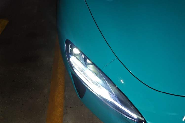 Used Xiaomi Auto SU7 2024 Four-Wheel Drive Ultra-Long Range Advanced Intelligent Driving Max Edition Right Front Headlight