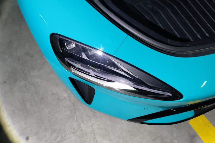 Used Xiaomi Auto SU7 2024 Four-Wheel Drive Ultra-Long Range Advanced Intelligent Driving Max Edition Right Front Headlight