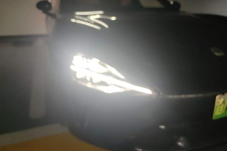 Used Xiaomi Auto SU7 2024 Four-Wheel Drive Ultra-Long Range Advanced Intelligent Driving Max Edition Right Front Headlight