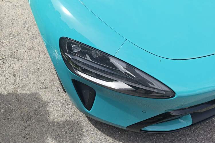 Used Xiaomi Auto SU7 2024 Rear-Drive Ultra-Long Range Advanced Pro-Level Intelligent Driving Version Right Front Headlight