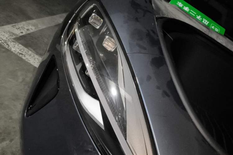 Used Xiaomi Auto SU7 2024 Four-Wheel Drive Ultra-Long Range Advanced Intelligent Driving Max Edition Right Front Headlight