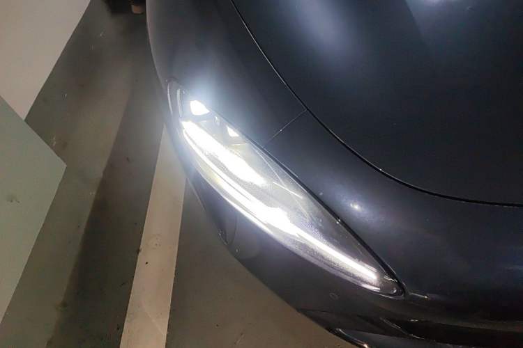Used Xiaomi Auto SU7 2024 Four-Wheel Drive Ultra-Long Range Advanced Intelligent Driving Max Edition Right Front Headlight