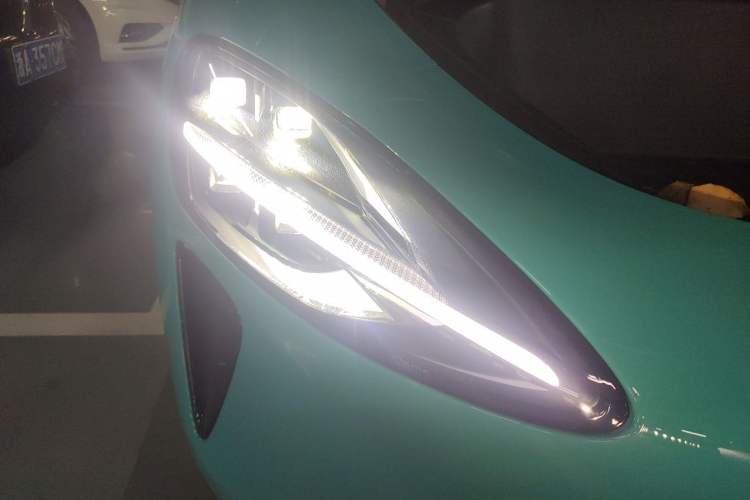 Used Xiaomi Auto SU7 2024 Four-Wheel-Drive Max Founder's Edition Right Front Headlight