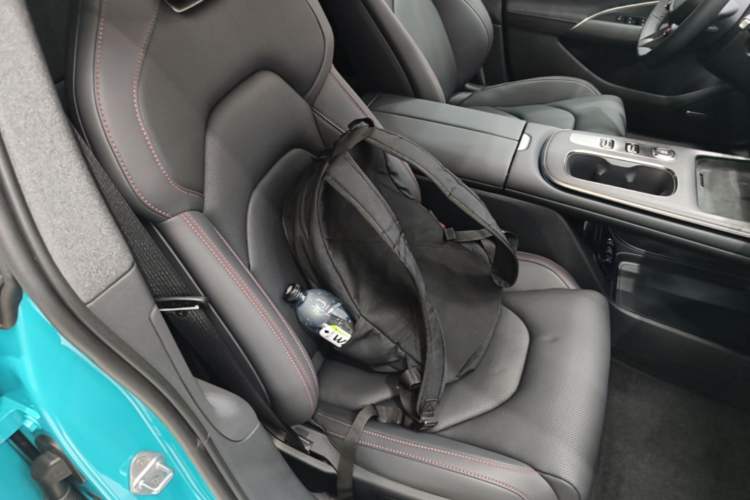 Used Xiaomi Auto SU7 2024 Rear-Drive Ultra-Long Range Advanced Pro-Level Intelligent Driving Version Right Front Seat
