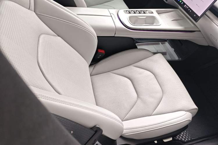 Used Xiaomi Auto SU7 2024 Four-Wheel Drive Ultra-Long Range Advanced Intelligent Driving Max Edition Right Front Seat