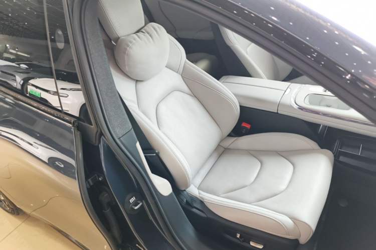 Used Xiaomi Auto SU7 2024 Rear-Drive Ultra-Long Range Advanced Pro-Level Intelligent Driving Version Right Front Seat