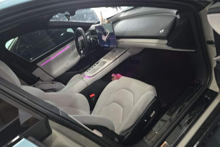 Used Xiaomi Auto SU7 2024 Four-Wheel Drive Ultra-Long Range Advanced Intelligent Driving Max Edition Right Front Seat