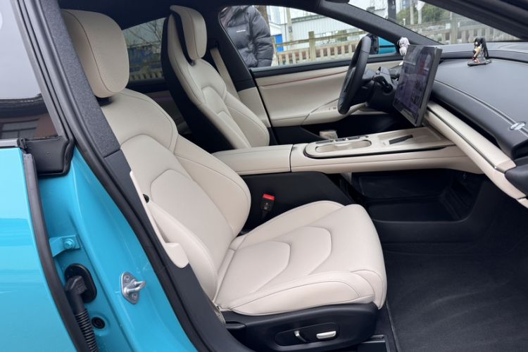 Used Xiaomi Auto SU7 2024 Rear-Drive Long-Range Intelligent Driving Version Right Front Seat