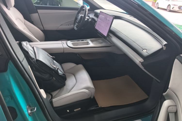 Used Xiaomi Auto SU7 2024 Rear-Drive Long-Range Intelligent Driving Version Right Front Seat