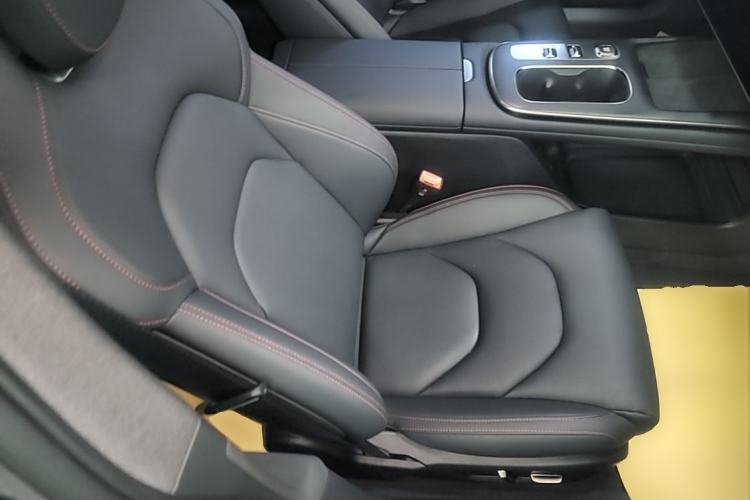 Used Xiaomi Auto SU7 2024 Rear-Drive Long-Range Intelligent Driving Version Right Front Seat