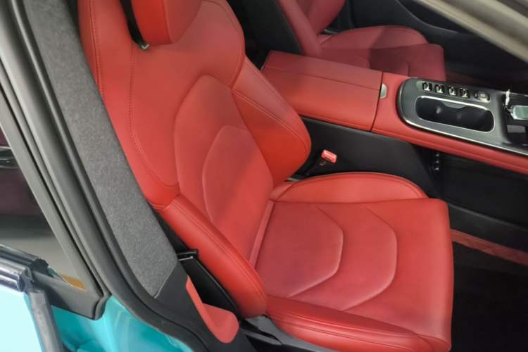 Used Xiaomi Auto SU7 2024 Rear-Drive Ultra-Long Range Advanced Pro-Level Intelligent Driving Version Right Front Seat