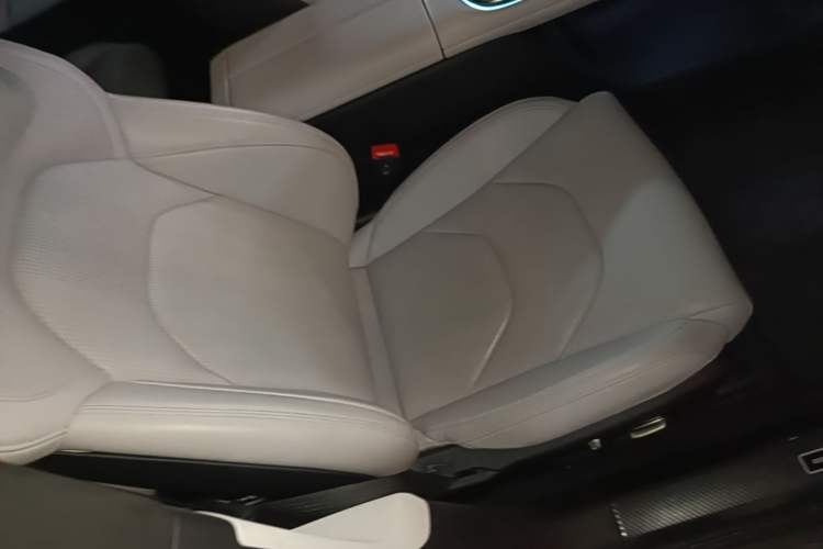 Used Xiaomi Auto SU7 2024 Four-Wheel Drive Ultra-Long Range Advanced Intelligent Driving Max Edition Right Front Seat