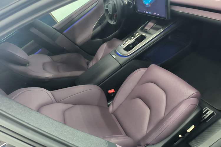 Used Xiaomi Auto SU7 2024 Rear-Drive Long-Range Intelligent Driving Version Right Front Seat
