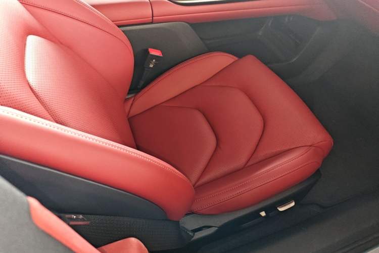 Used Xiaomi Auto SU7 2024 Four-Wheel Drive Ultra-Long Range Advanced Intelligent Driving Max Edition Right Front Seat