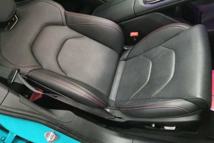 Used Xiaomi Auto SU7 2024 Rear-Drive Long-Range Intelligent Driving Version Right Front Seat