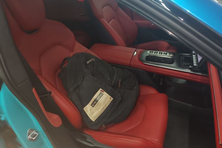 Used Xiaomi Auto SU7 2024 Four-Wheel Drive Ultra-Long Range Advanced Intelligent Driving Max Edition Right Front Seat