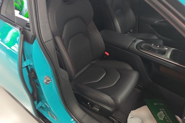Used Xiaomi Auto SU7 2024 Rear-Drive Long-Range Intelligent Driving Version Right Front Seat