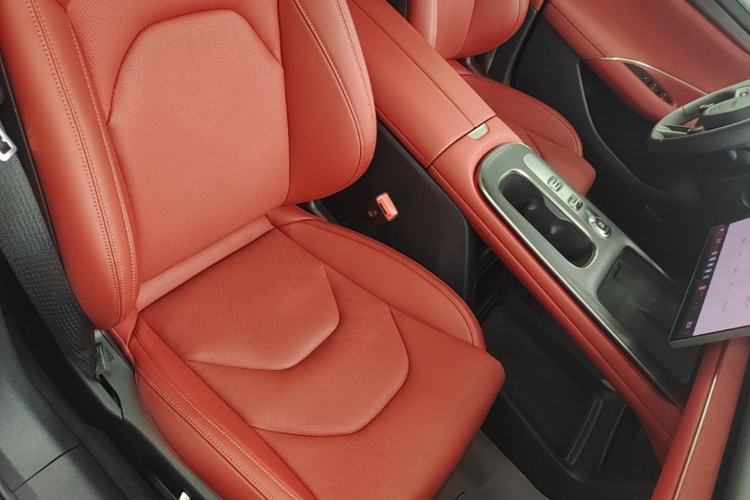 Used Xiaomi Auto SU7 2024 Rear-Drive Long-Range Intelligent Driving Version Right Front Seat