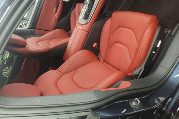 Used Xiaomi Auto SU7 2024 Rear-Drive Ultra-Long Range Advanced Pro-Level Intelligent Driving Version Right Front Seat