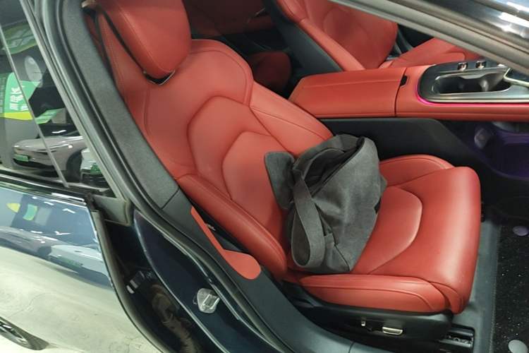 Used Xiaomi Auto SU7 2024 Rear-Drive Long-Range Intelligent Driving Version Right Front Seat