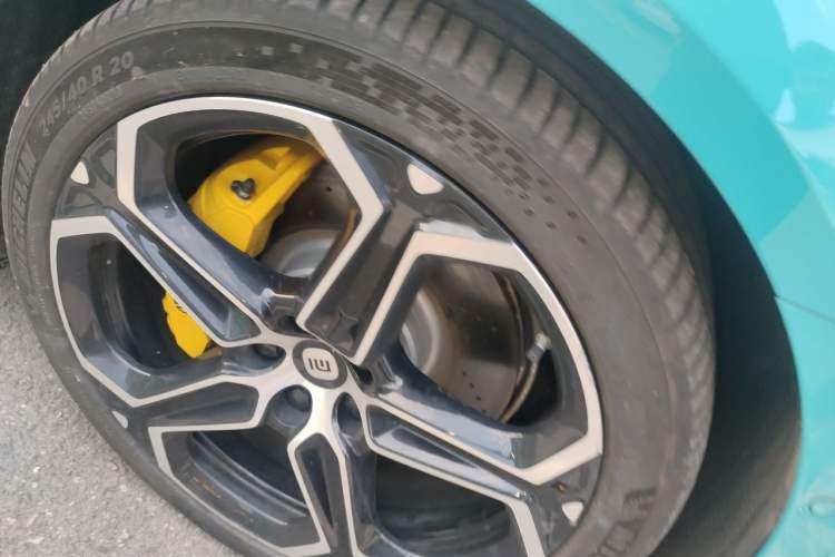 Used Xiaomi Auto SU7 2024 Four-Wheel-Drive Max Founder's Edition Right Front Wheel Hub