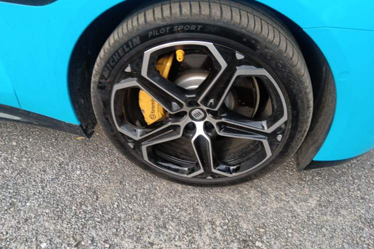 Used Xiaomi Auto SU7 2024 Rear-Drive Ultra-Long Range Advanced Pro-Level Intelligent Driving Version Right Front Wheel Hub