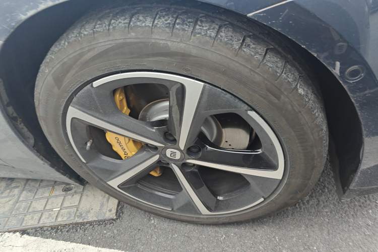 Used Xiaomi Auto SU7 2024 Four-Wheel Drive Ultra-Long Range Advanced Intelligent Driving Max Edition Right Front Wheel Hub