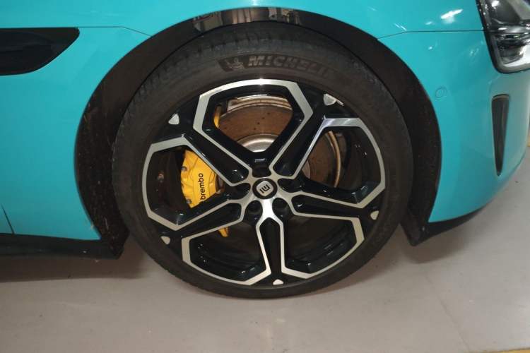 Used Xiaomi Auto SU7 2024 Four-Wheel-Drive Max Founder's Edition Right Front Wheel Hub